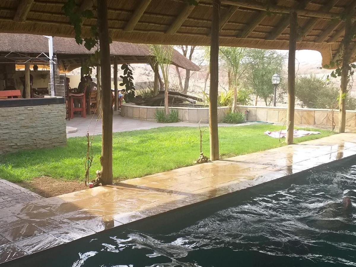 Отель Uitkyk Guest Farm Usakos Экстерьер фото