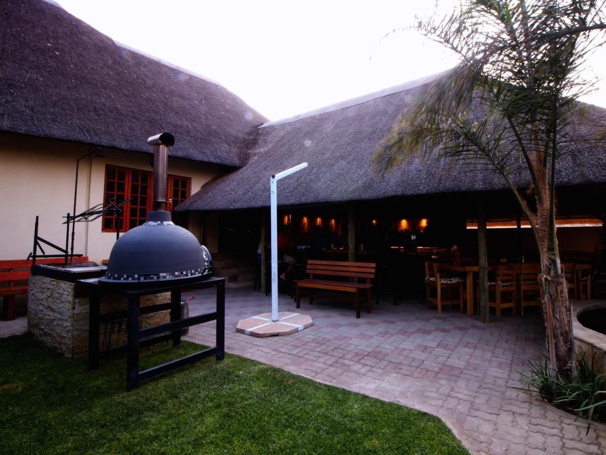 Отель Uitkyk Guest Farm Usakos Экстерьер фото