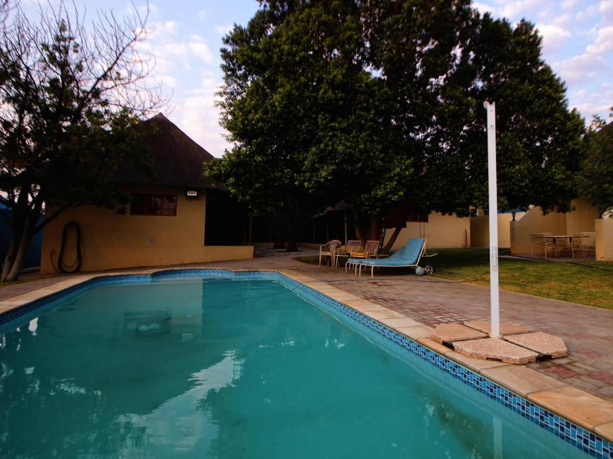 Отель Uitkyk Guest Farm Usakos Экстерьер фото