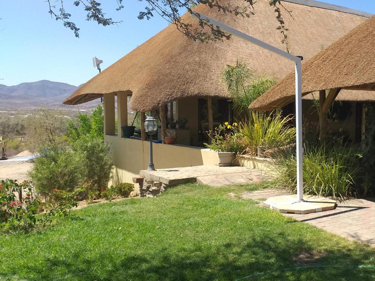 Отель Uitkyk Guest Farm Usakos Экстерьер фото